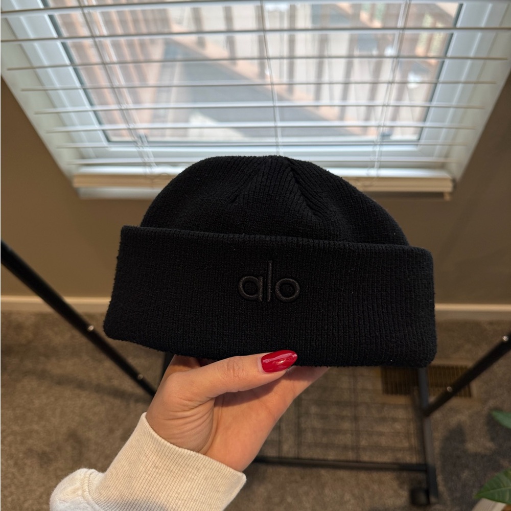 ALO Yoga Black Knit Beanie